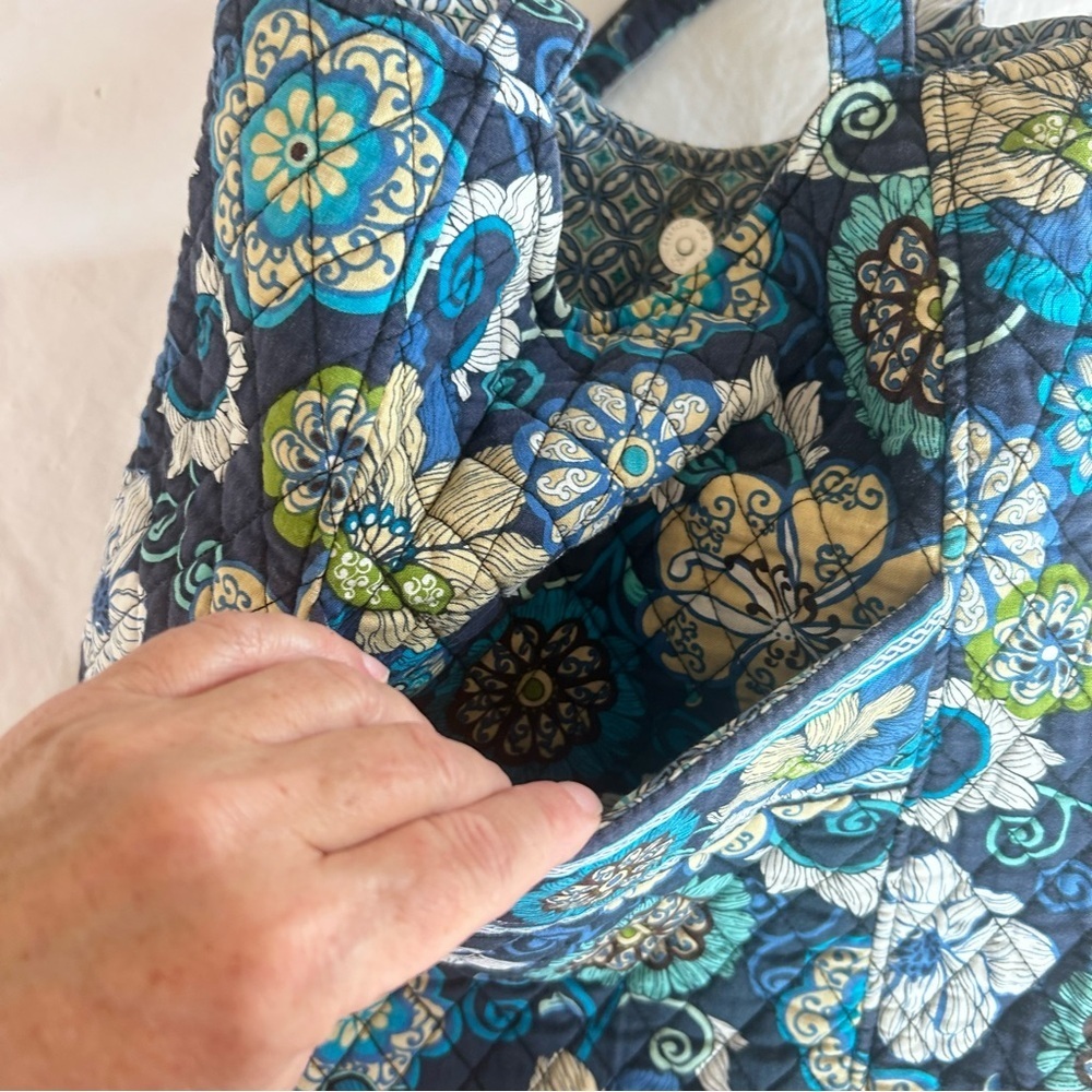 Vera Bradley Mod Floral Blue Large Tote Bag 15.5x15 FINAL REDUCTION PRICE FIRM - Picture 4 of 8